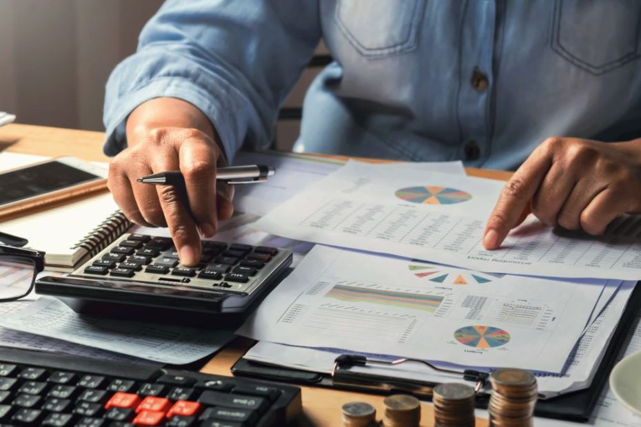 Outsourcing Accounting to Keep Your Bookkeeper | VertiSource HR